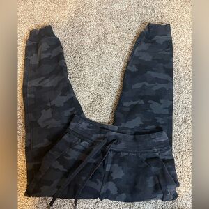 lululemon black camo joggers sweatpants size 4